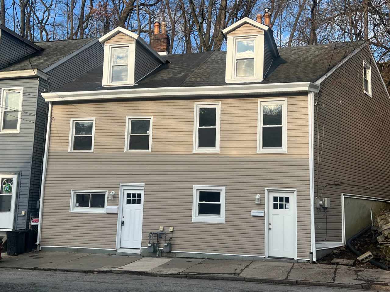 Available NOW - 2 Bedroom - Brighton Heights Area