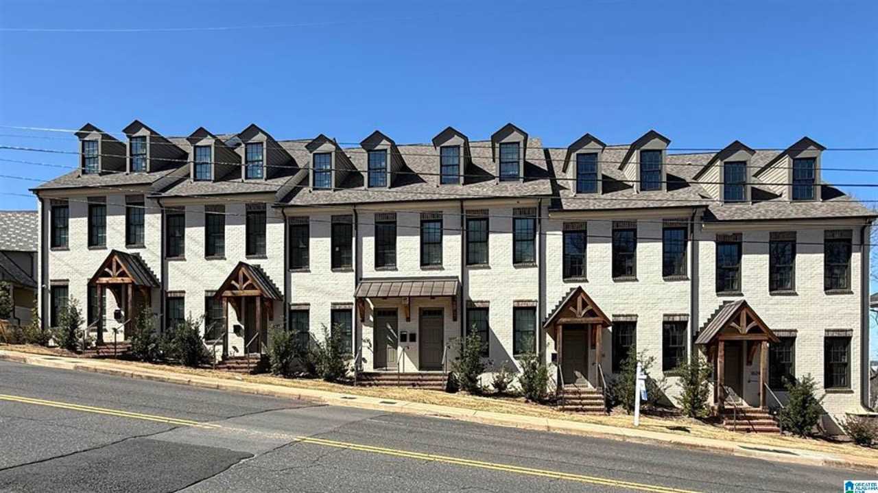 Luxurious 3-Bed Townhouse on Red Mountain