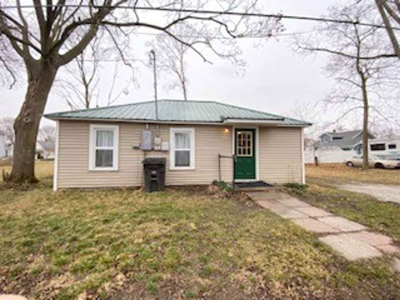 1 Bedroom Single Family Home in Elkhart!