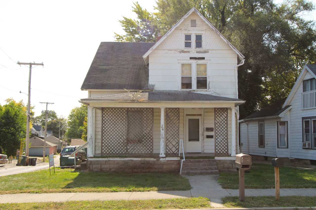 PRELEASING for AUGUST! Close to Campus: Dishwasher and Washer/Dryer Included