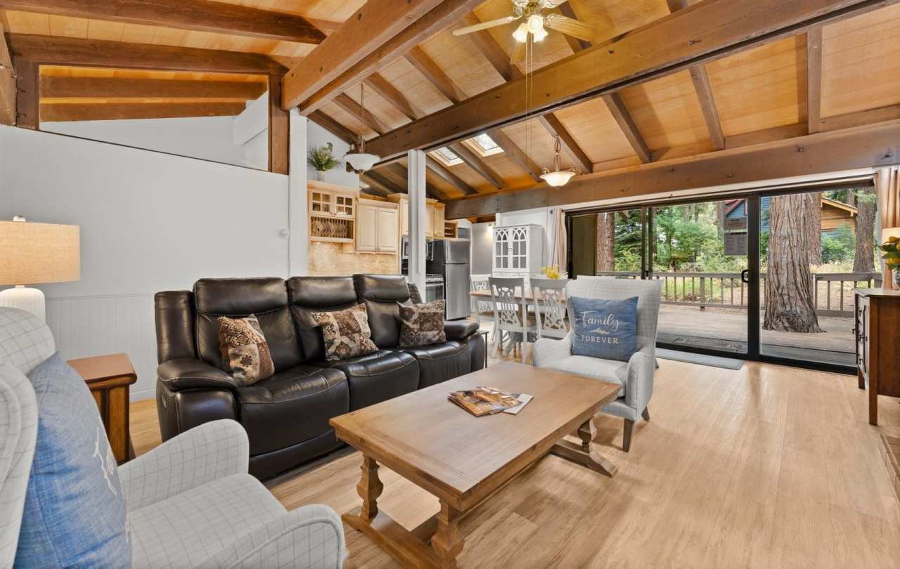 SKI LEASE: Gas Fireplace, Pet Friendly, Downtown Kings Beach