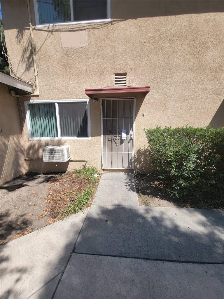 4505 Canoga