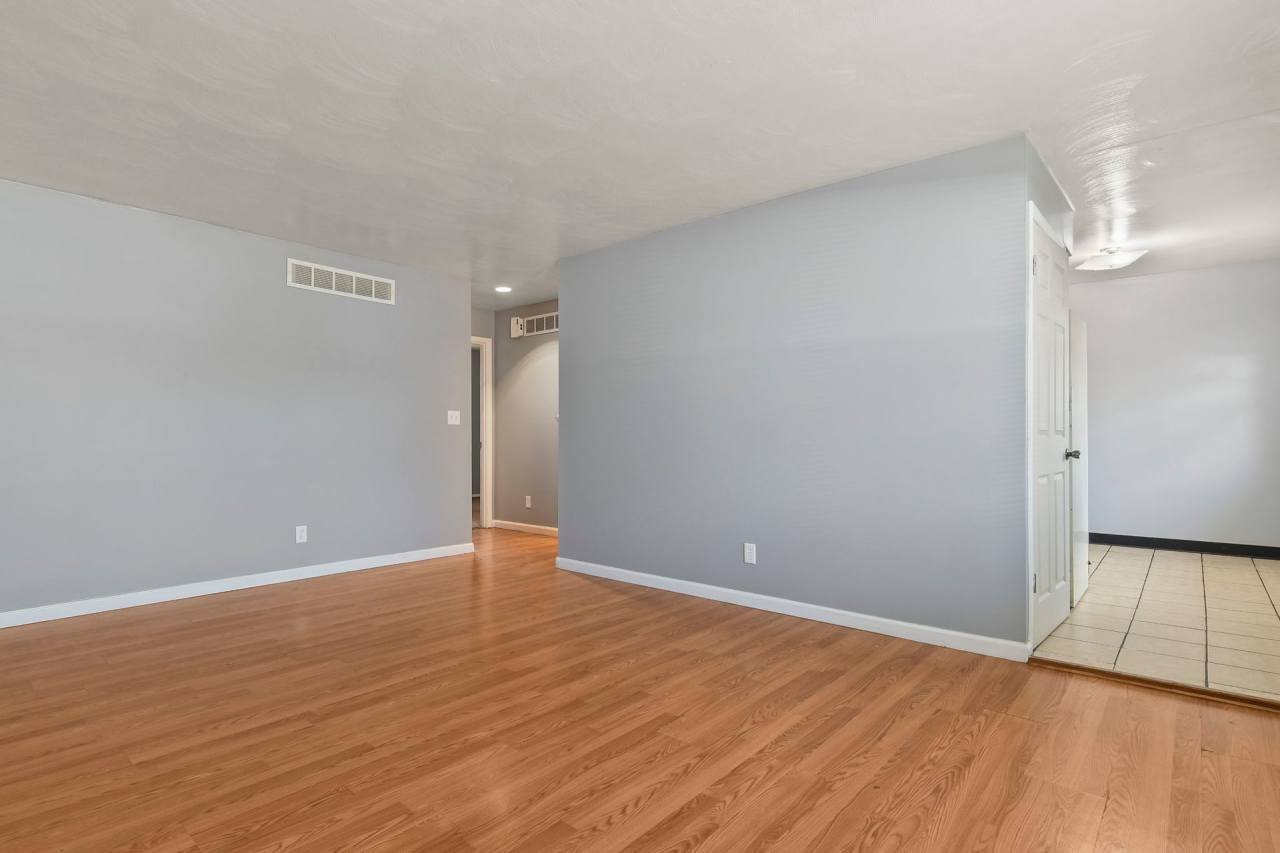 2271-2277 East Laurel 4-Plex