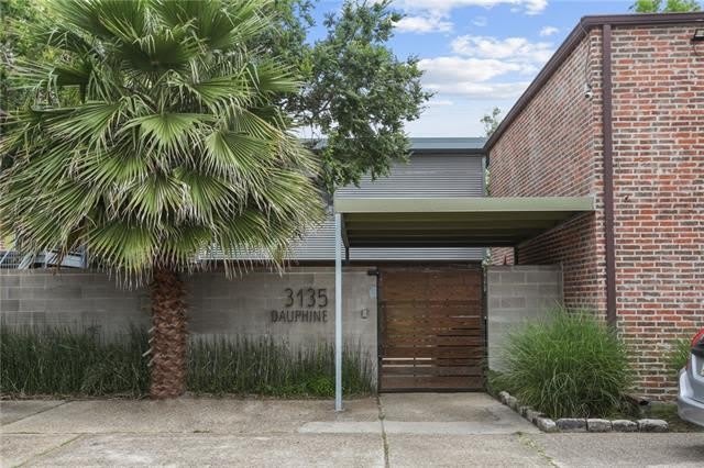3135 DAUPHINE Street