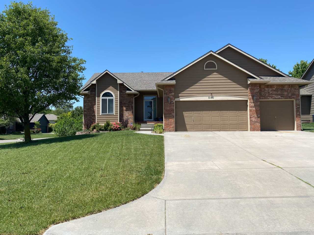 Beautiful Modern Home w/3 Car Garage, Fenced in Yard  Finished Basement