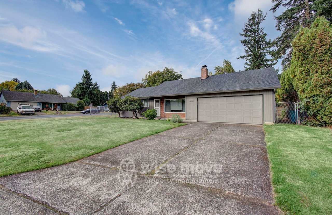 Lake Shore 3 Bedroom- Single Level!