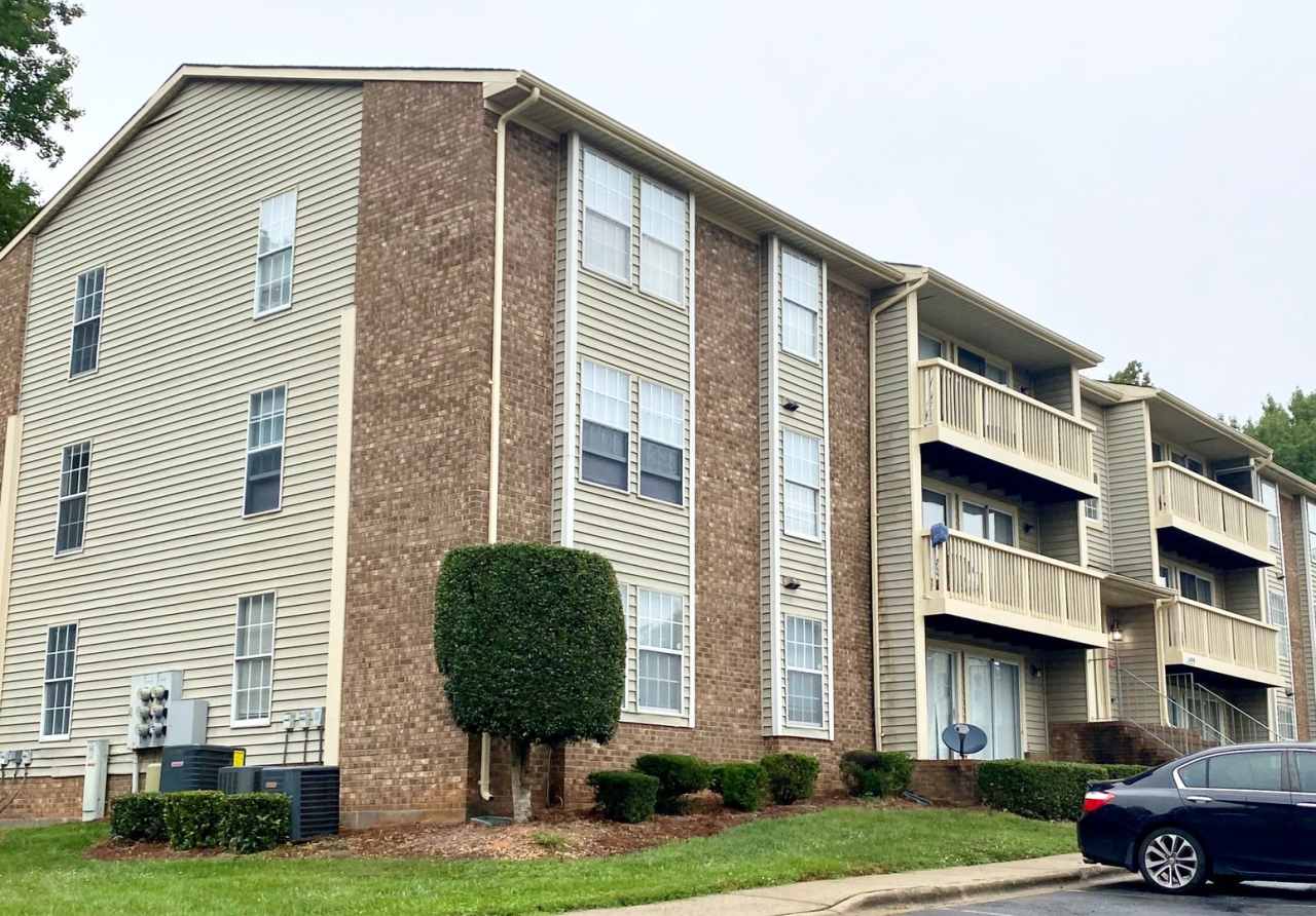 3 BEDROOM CONDO. Walking Distance to University of NC-Charlotte