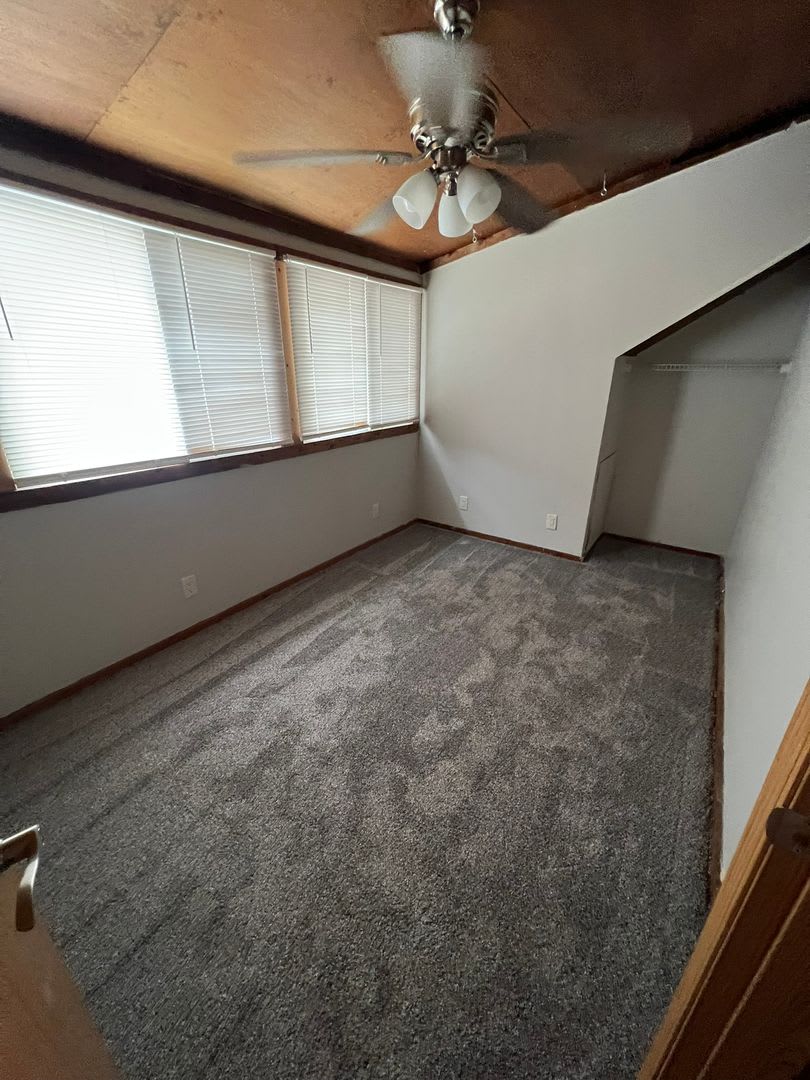 Large 5 bedroom house close to campus for July 31st move in