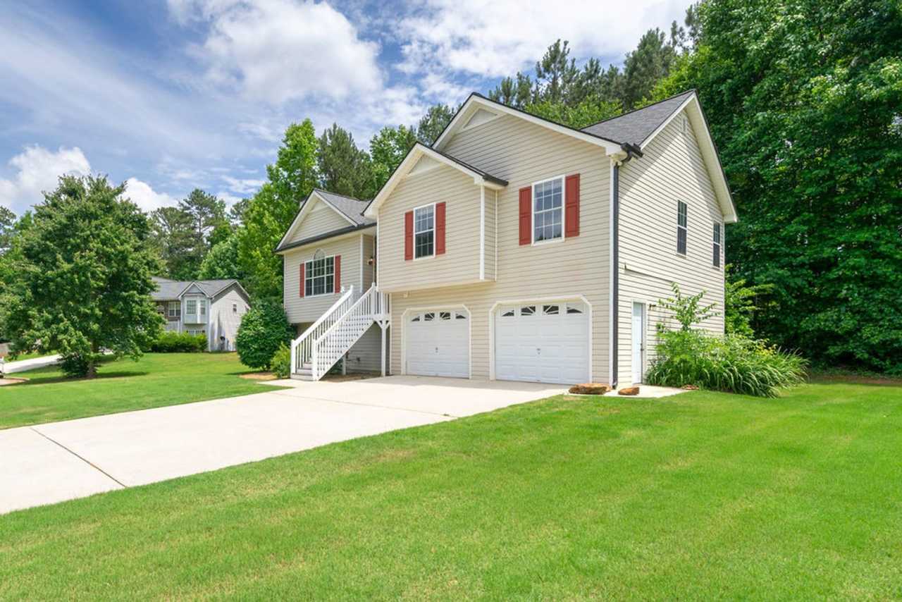 SPACIOUS 3 BED /2 BATH HOME