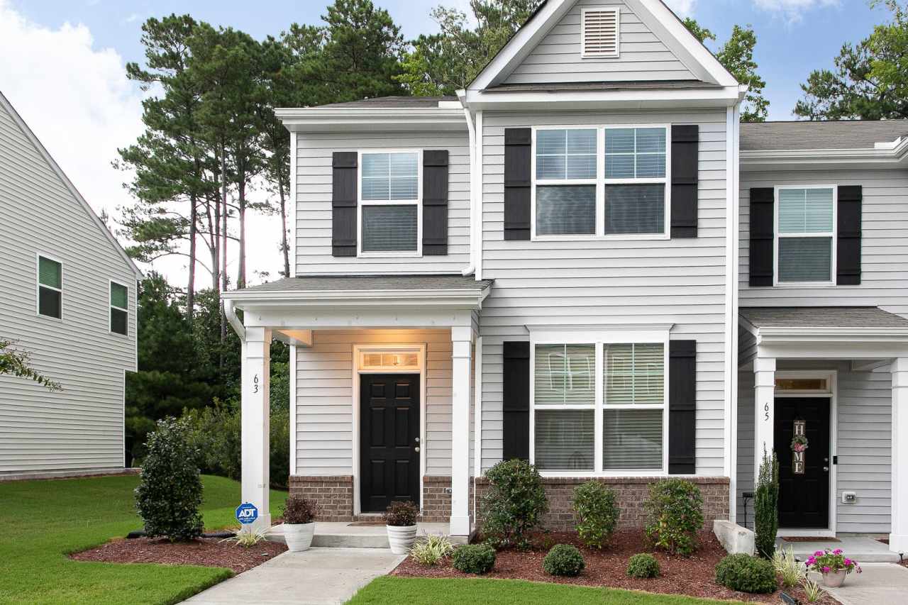 Fantastic end-unit townhome in Durham!