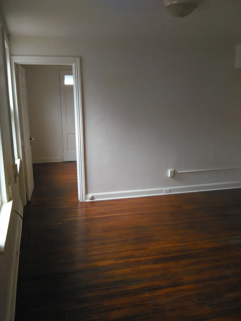 Video in pictures! 3rd Floor 1 Bedroom in Downtown York