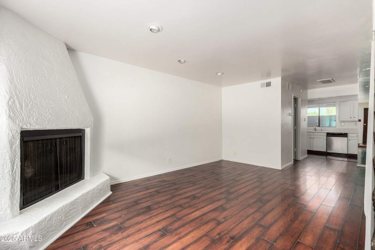 Old Town Scottsdale townhome- 2 bd 2 bath- W/D- Yard