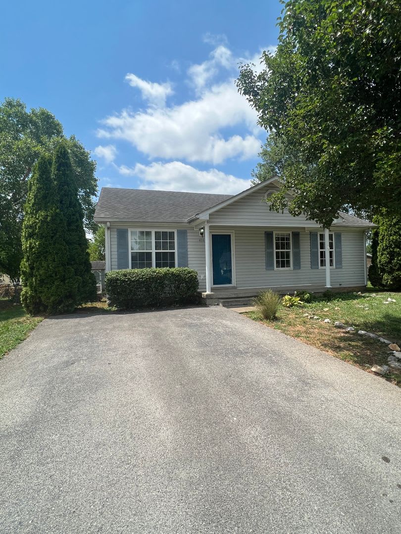 Spacious 3 bedroom, 2 bathroom home near Russell Sims park