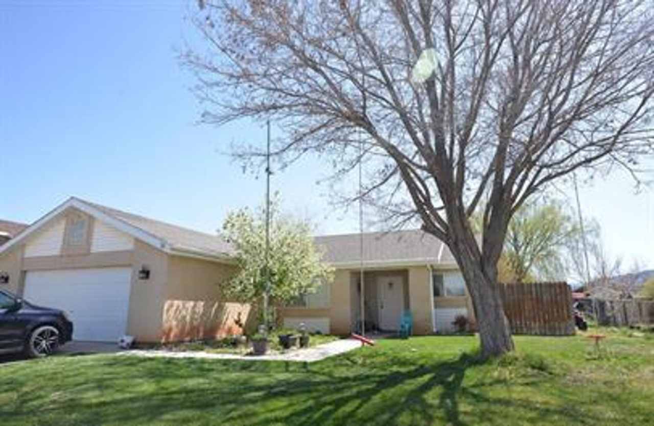 Private home, large lot!