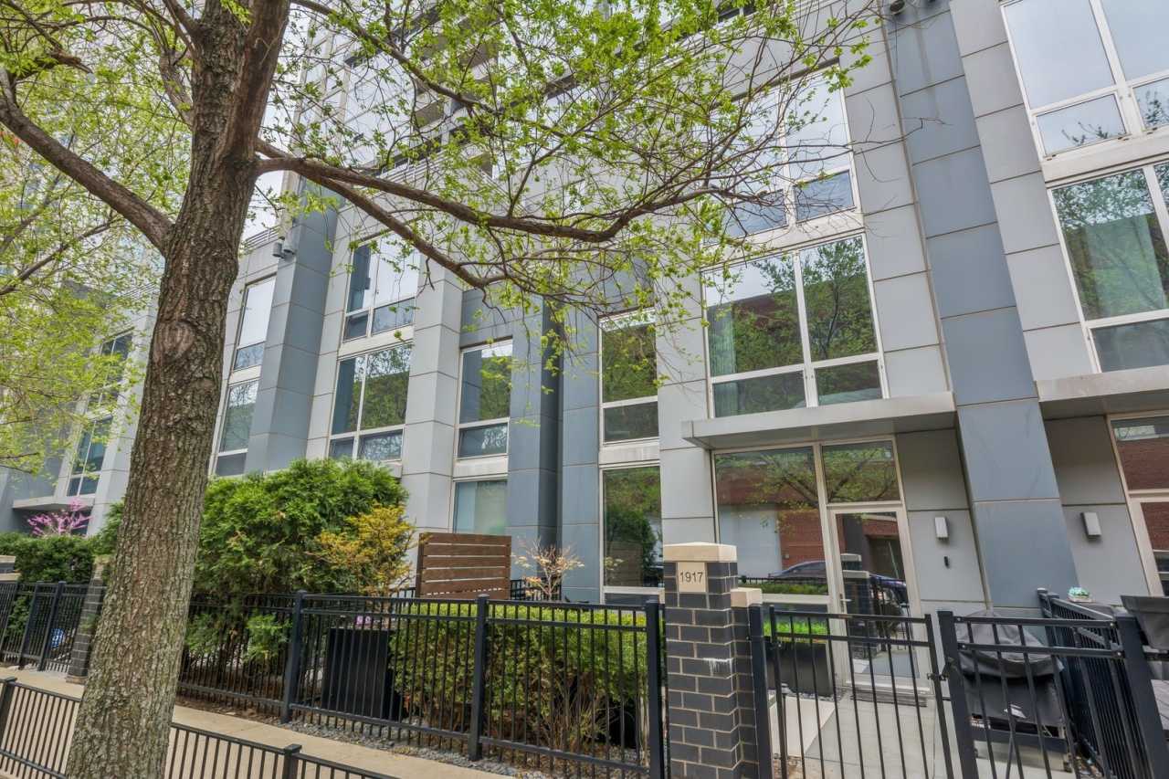 1917 S Calumet Avenue