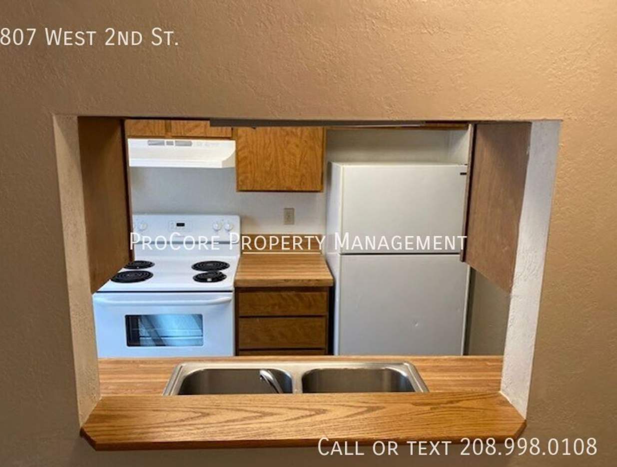 2-Bed Home in Desirable Meridian.. with Small Patio and Storage Unit