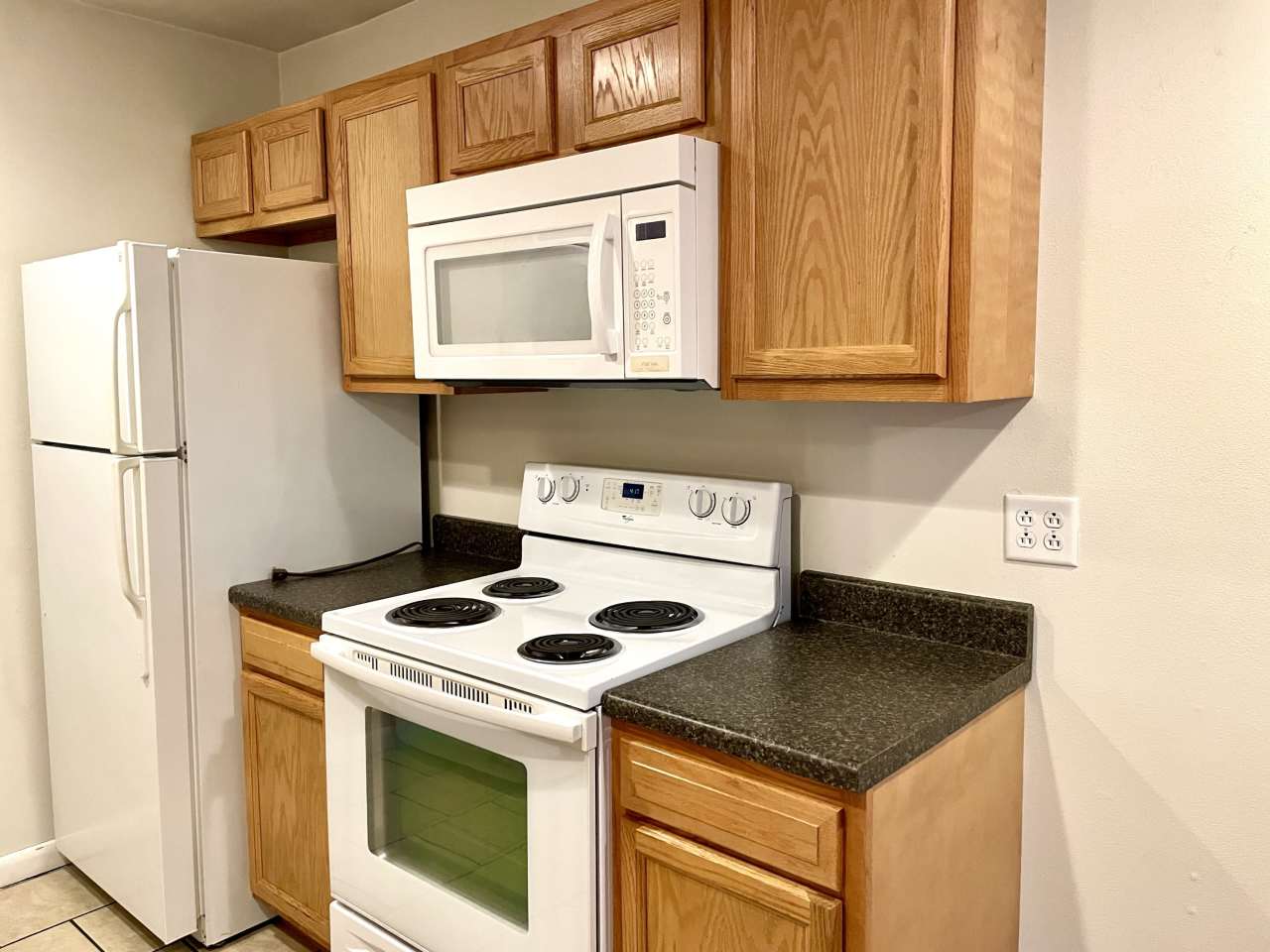 404 E College St #4