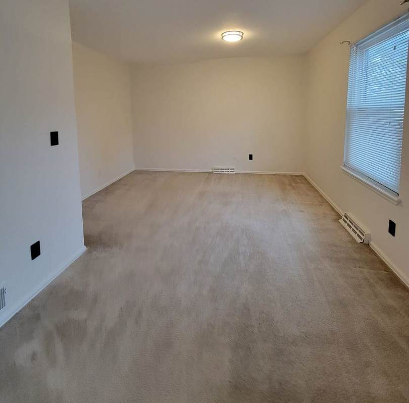 Updated 2 bed 2 bath condo with 1 car garage in DTC!