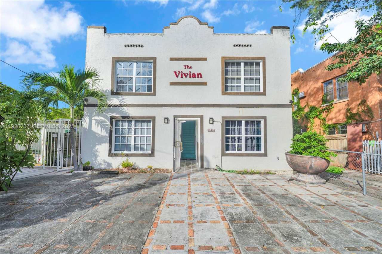 963 Southwest 6th Street