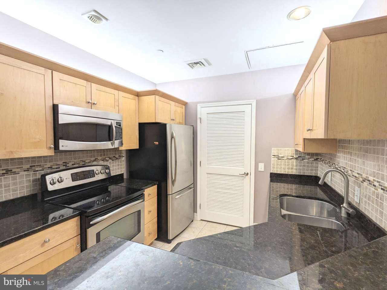 1600-18 ARCH Street unit: 912