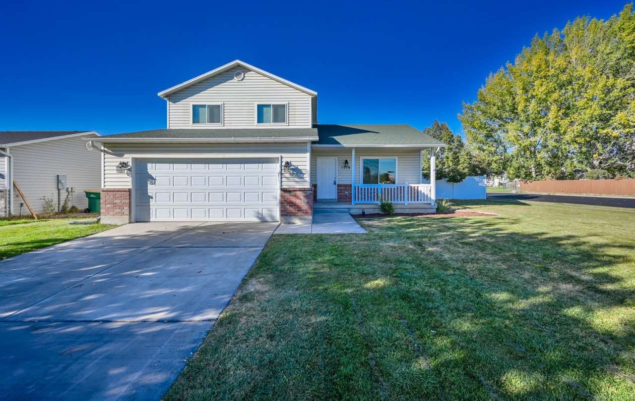 Great Family Home in Excellent Location!