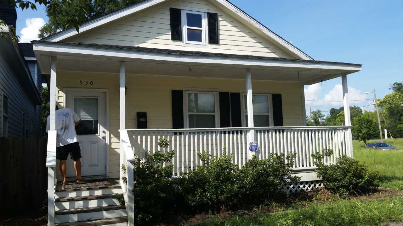 Cute house in downtown.