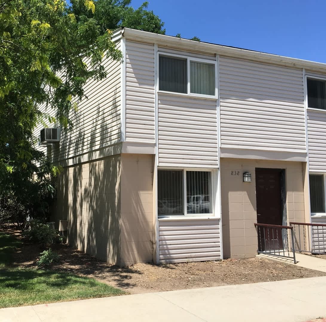 Cute updated 2 bed 1.5 bath Condo on S Curtis Rd just south of Franklin Rd