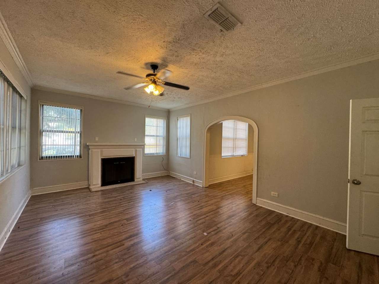 Cute Corner lot... Walks in downtown Bossier City