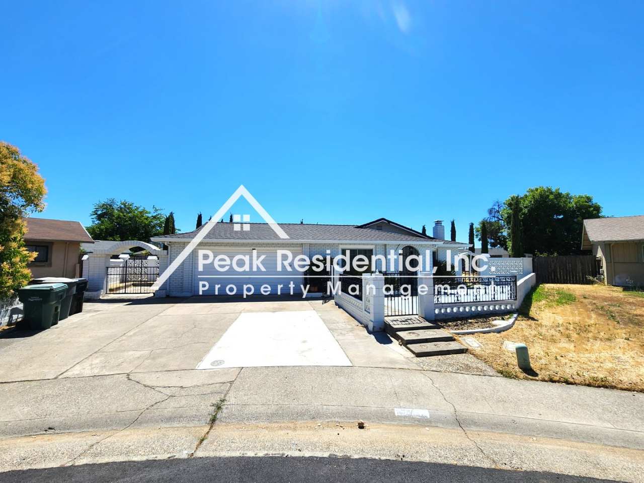 Wonderful 3bd/2ba Home with 2 Car Garage!