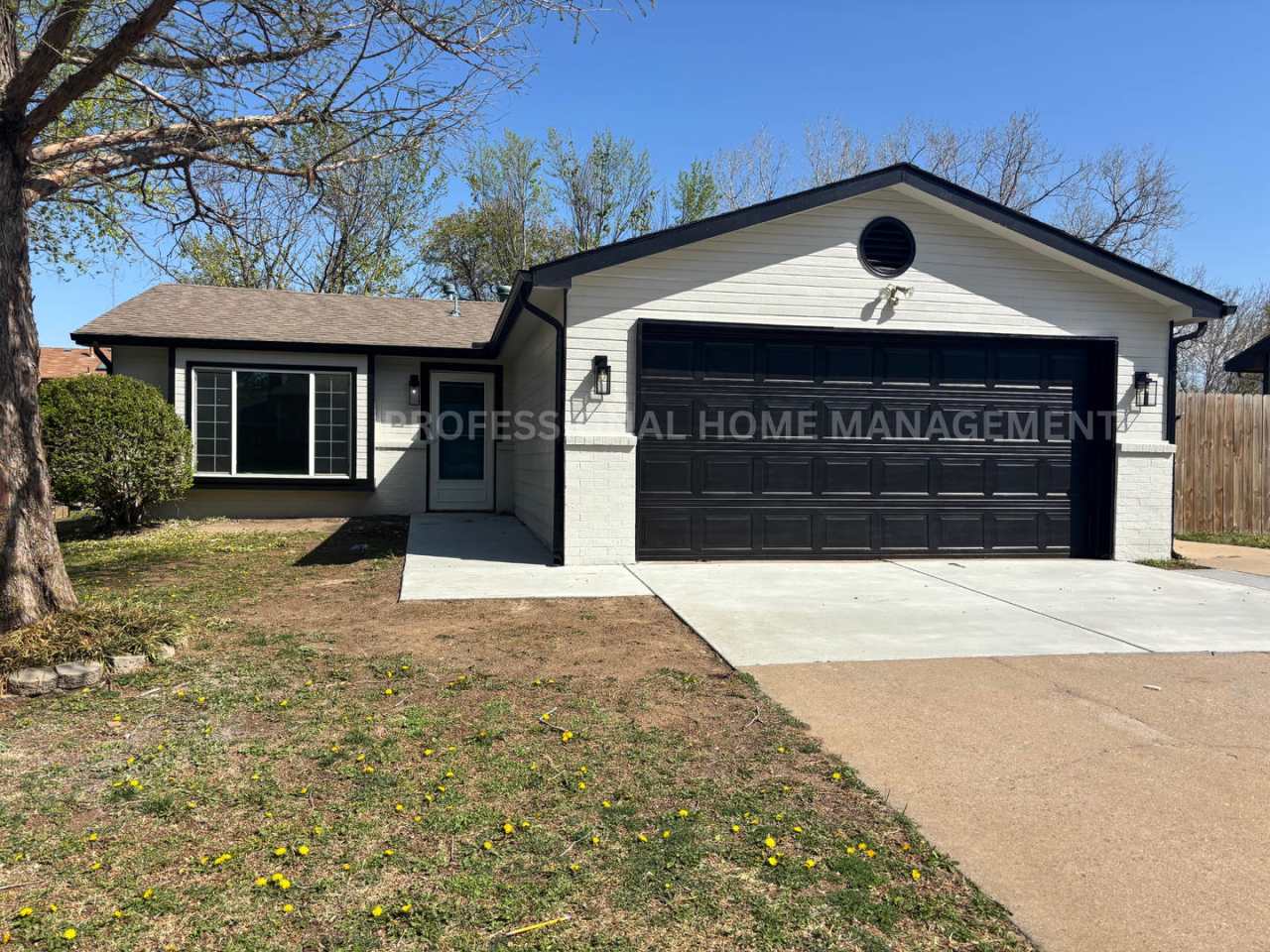 Charming 2 bedroom 1 bathroom home!Open House Wednesday April 16th 4:30-5