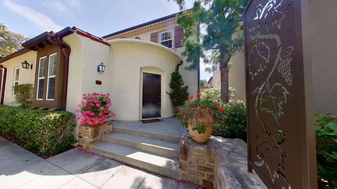 Beautiful 3 Bedroom 2.5 Bath Townhome in Irvine!