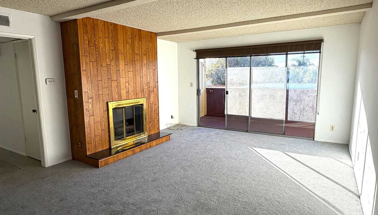 2805 East 3rd Street, Unit 10 - 1