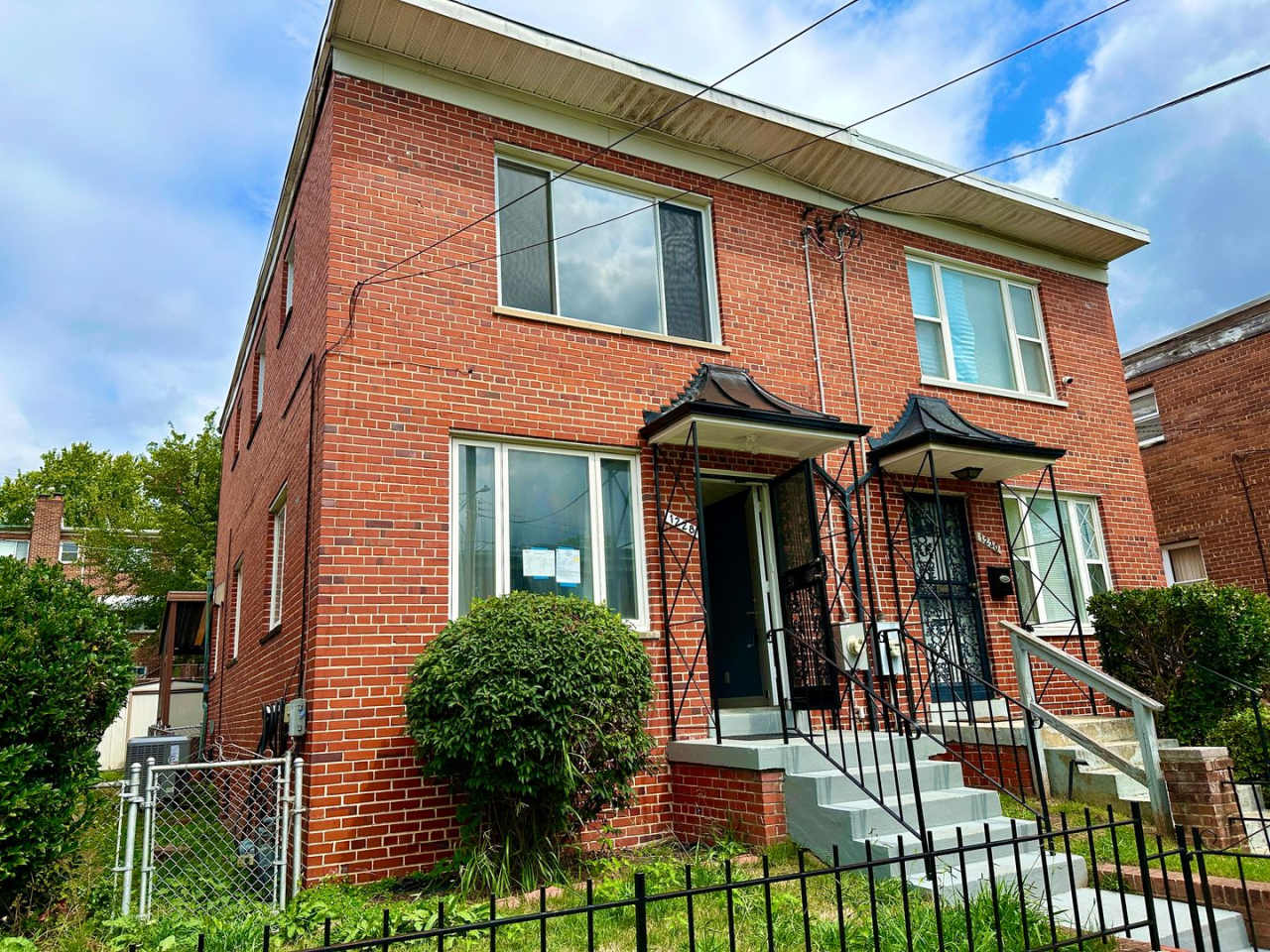 Charming 3-bedroom, 1.5-bathroom! Pets Welcome! Parking!