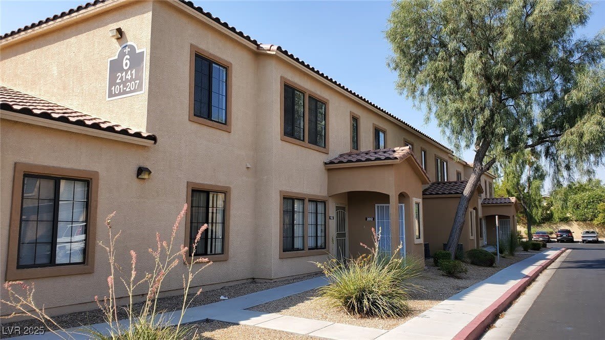 2141 Hussium Hills Street