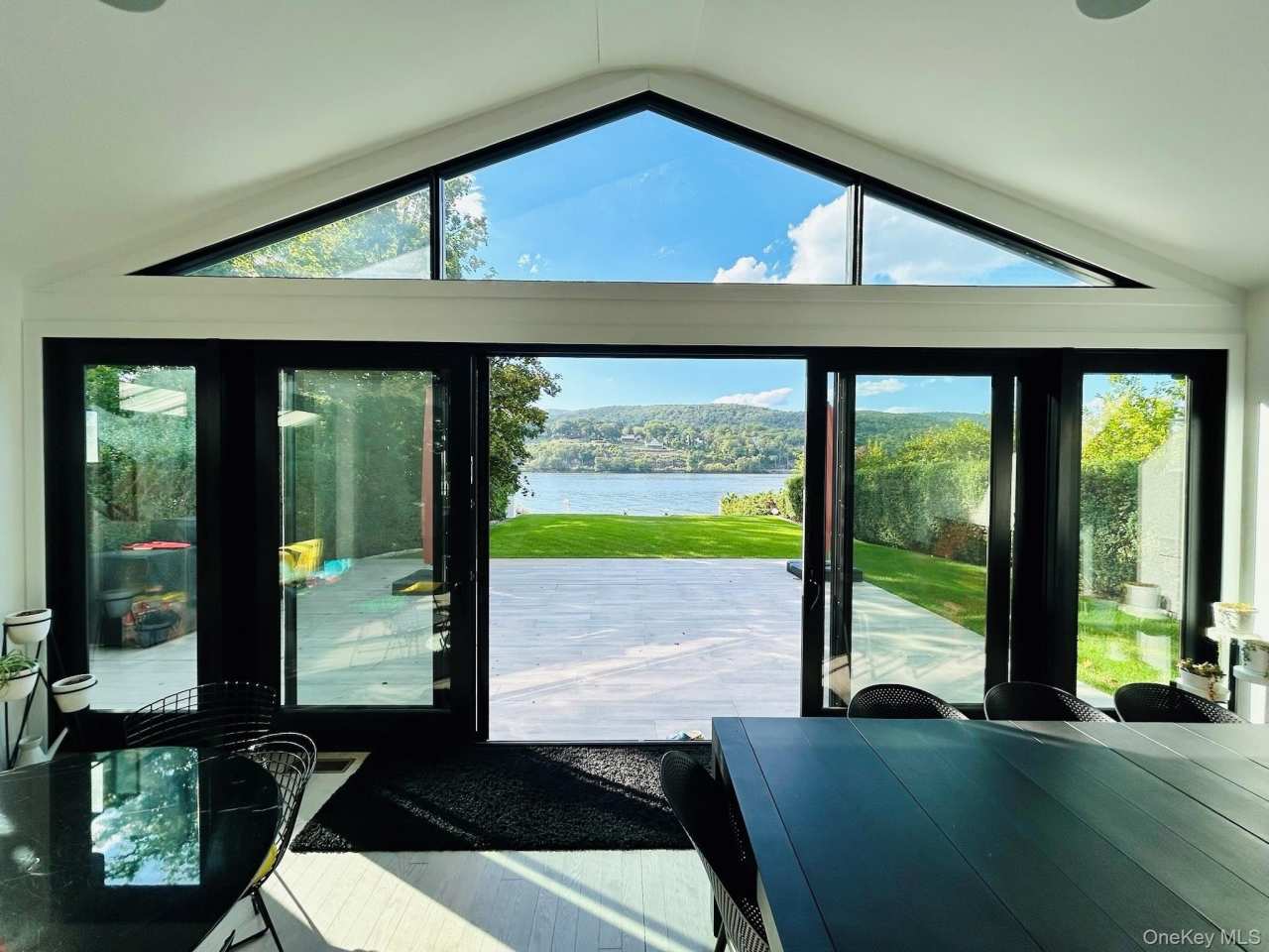 12 Hudson River Lane