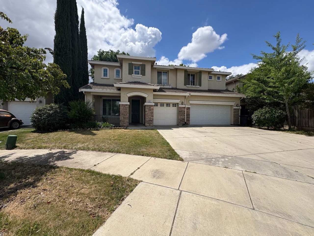 NW Visalia home available now!