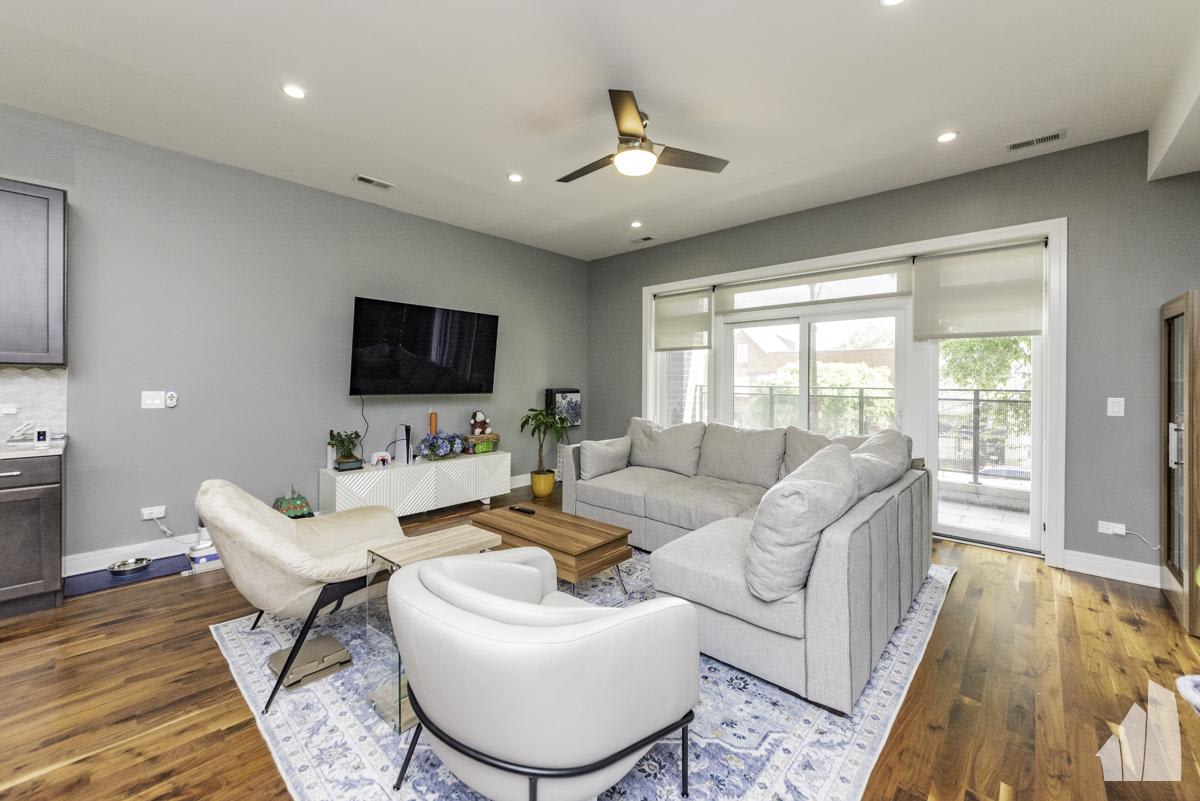 2618 West Fullerton Avenue