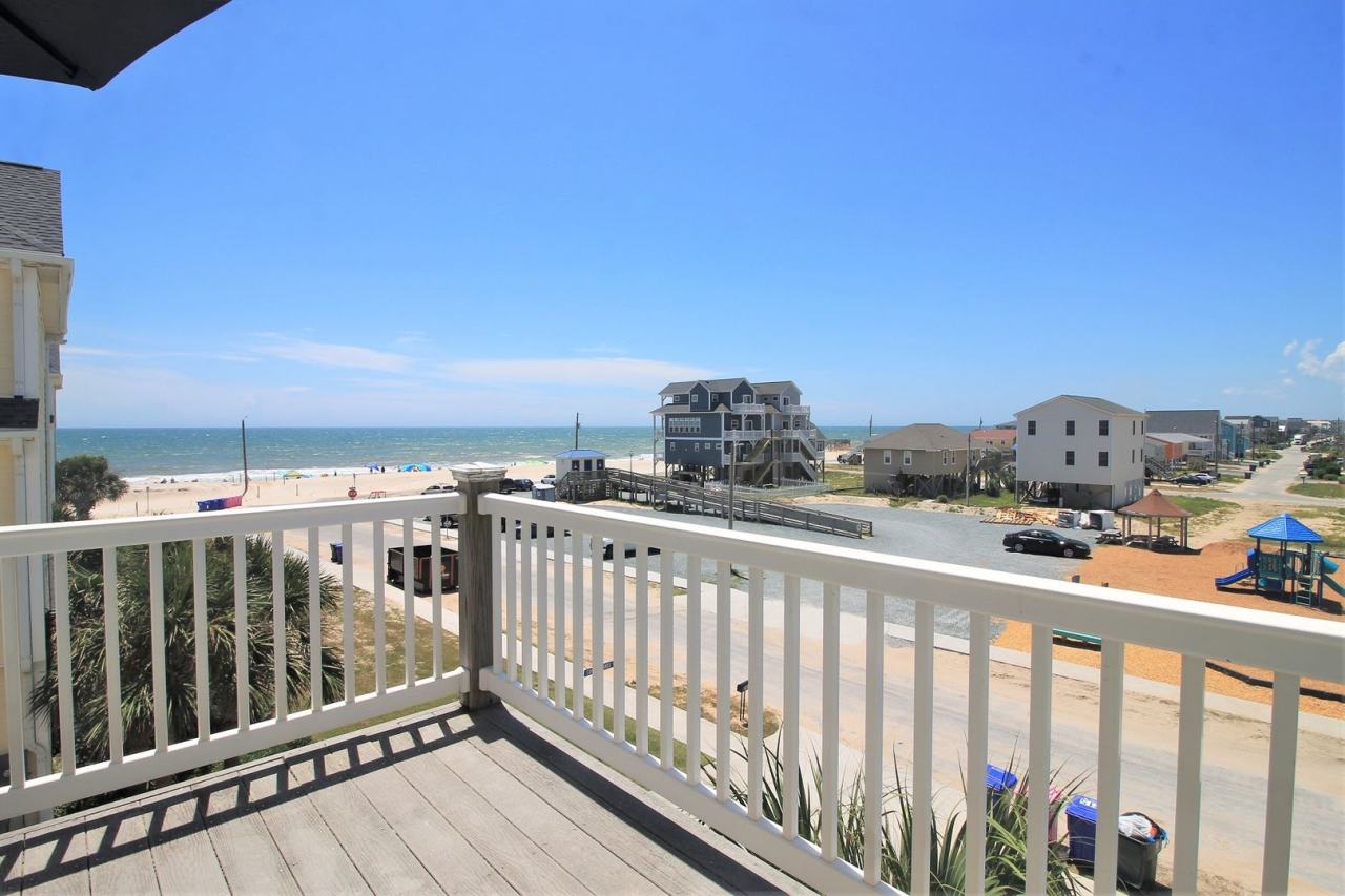 5BR, 4BA Townhome - Pet Friendly with Beach Views *SEASONAL RENTAL*