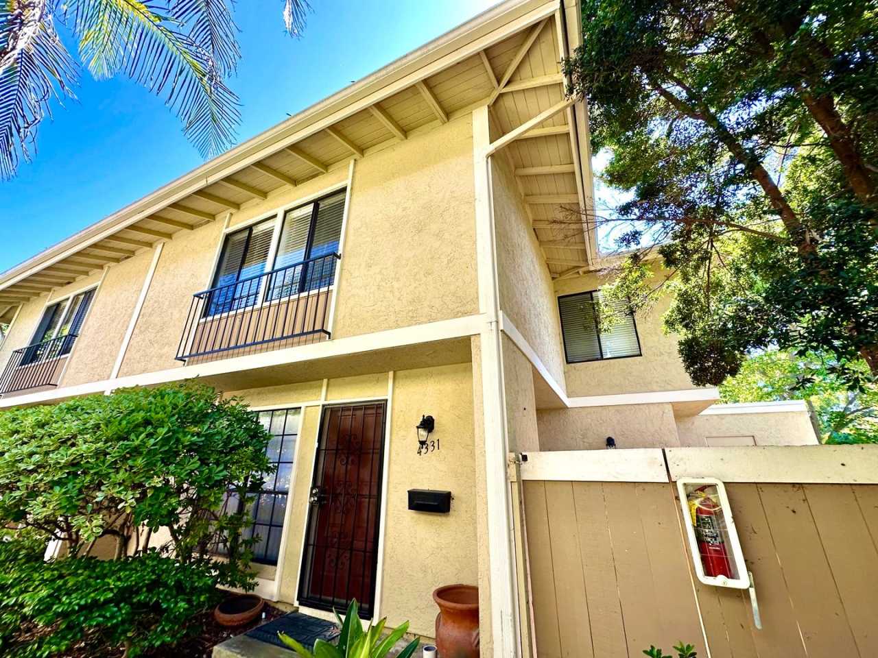 FOR RENT - 3Br/1.5Ba 1113 Sf Corner Unit Townhome In UTC.