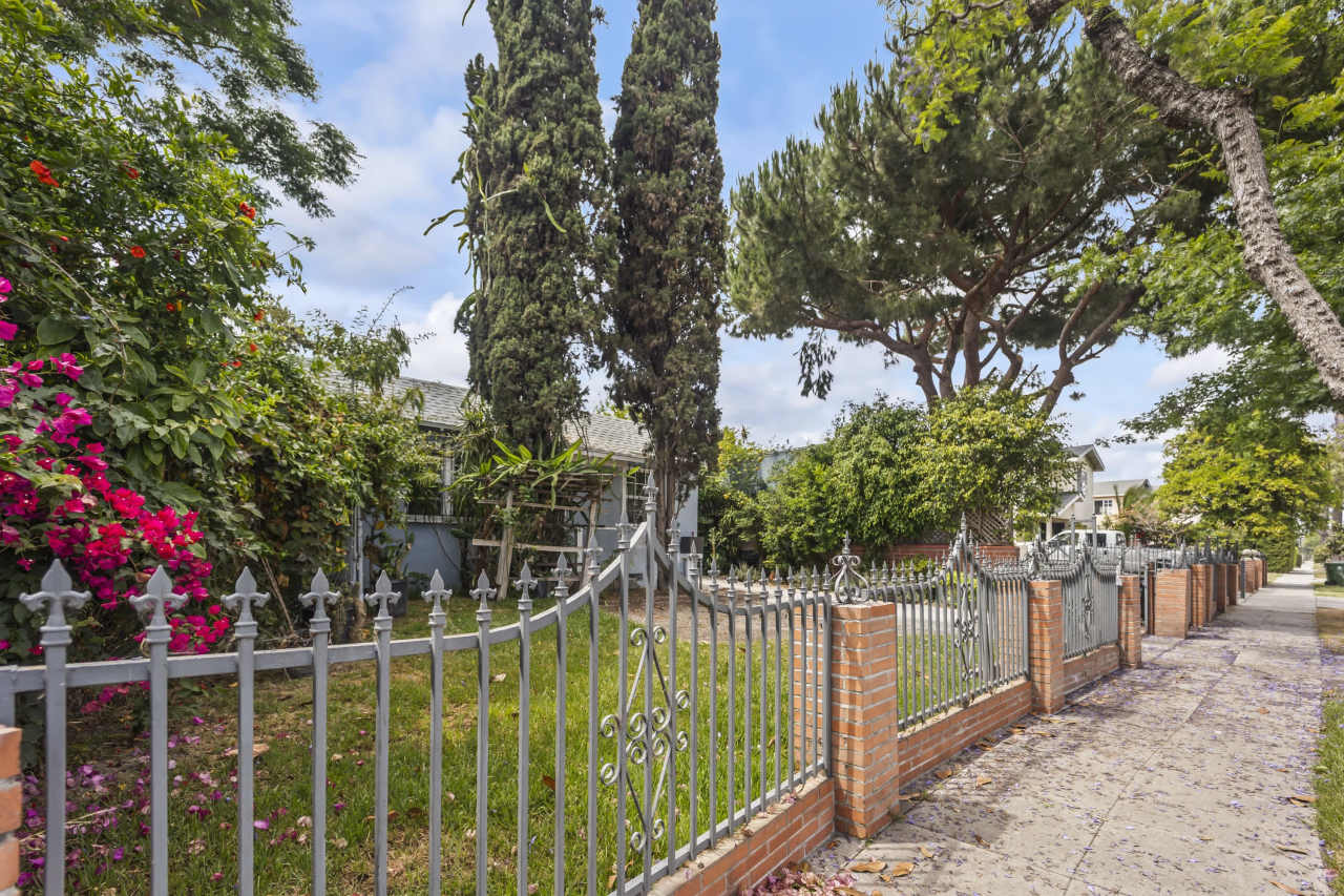 3005 South Rimpau Boulevard