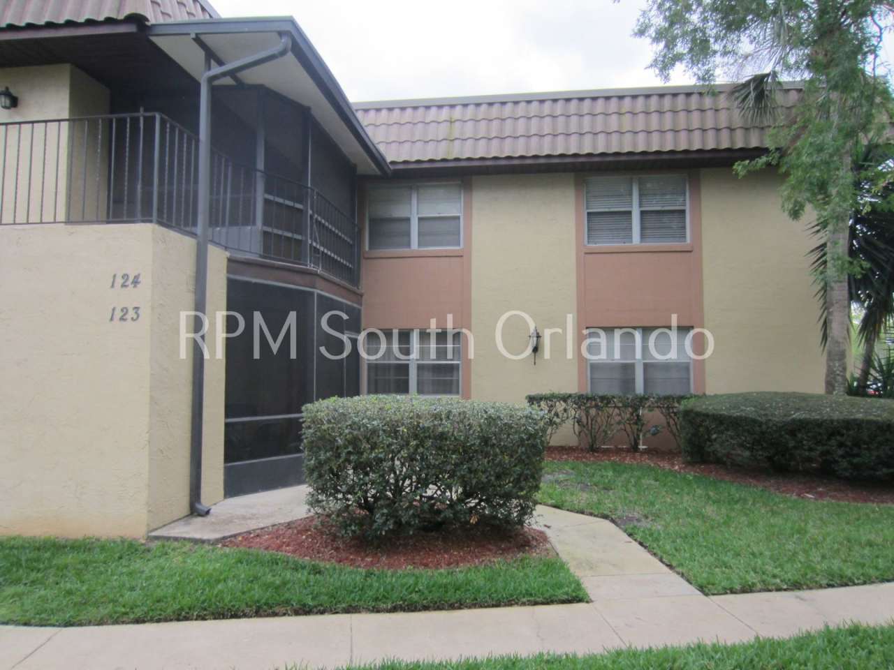 Great location! 2nd floor condo in Winter Garden