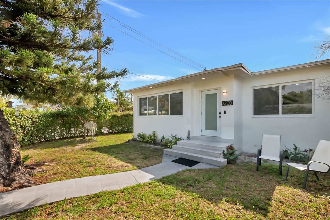 2200 Southwest 21st Street