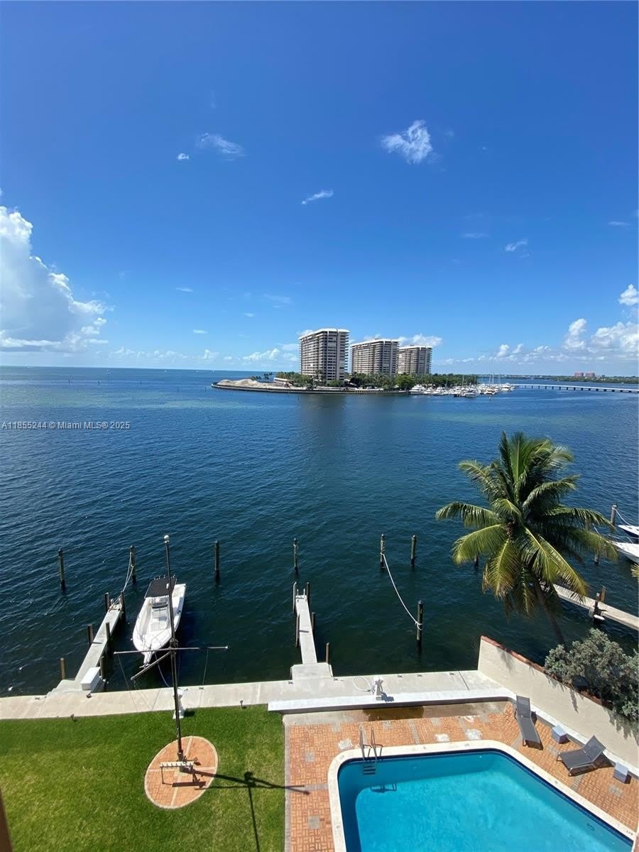 1632 S Bayshore Ct