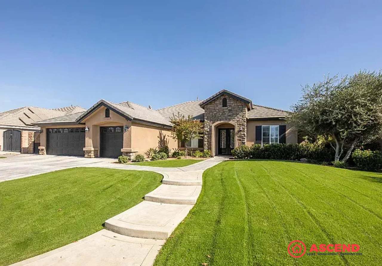 Stunning Home Near Frontier Highschool!