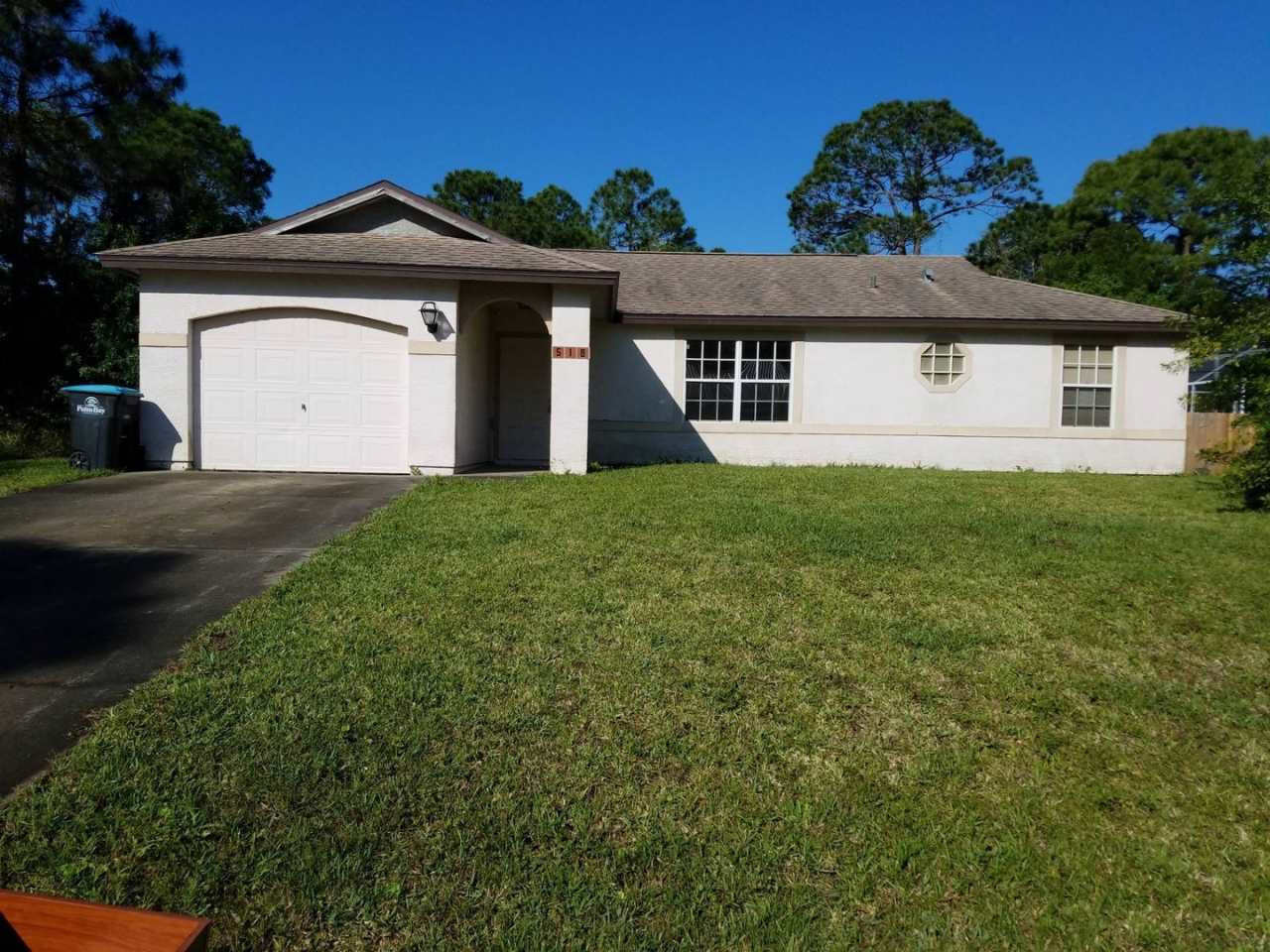 Nice 3 Bedroom 2 Bath home with Large Yard Close to Jupiter Elementary