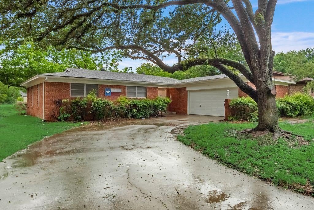 805 N Douglas Avenue