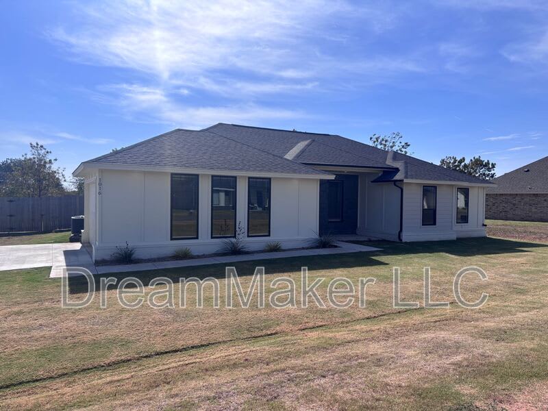 1016 Apple Blossom Way