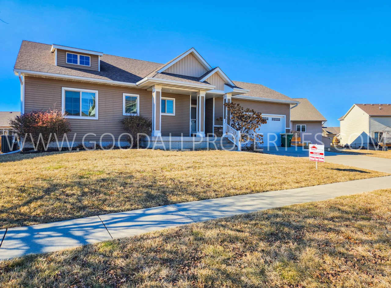Beautiful 3 Bedroom 2.5 Bath walkout ranch in Ankeny
