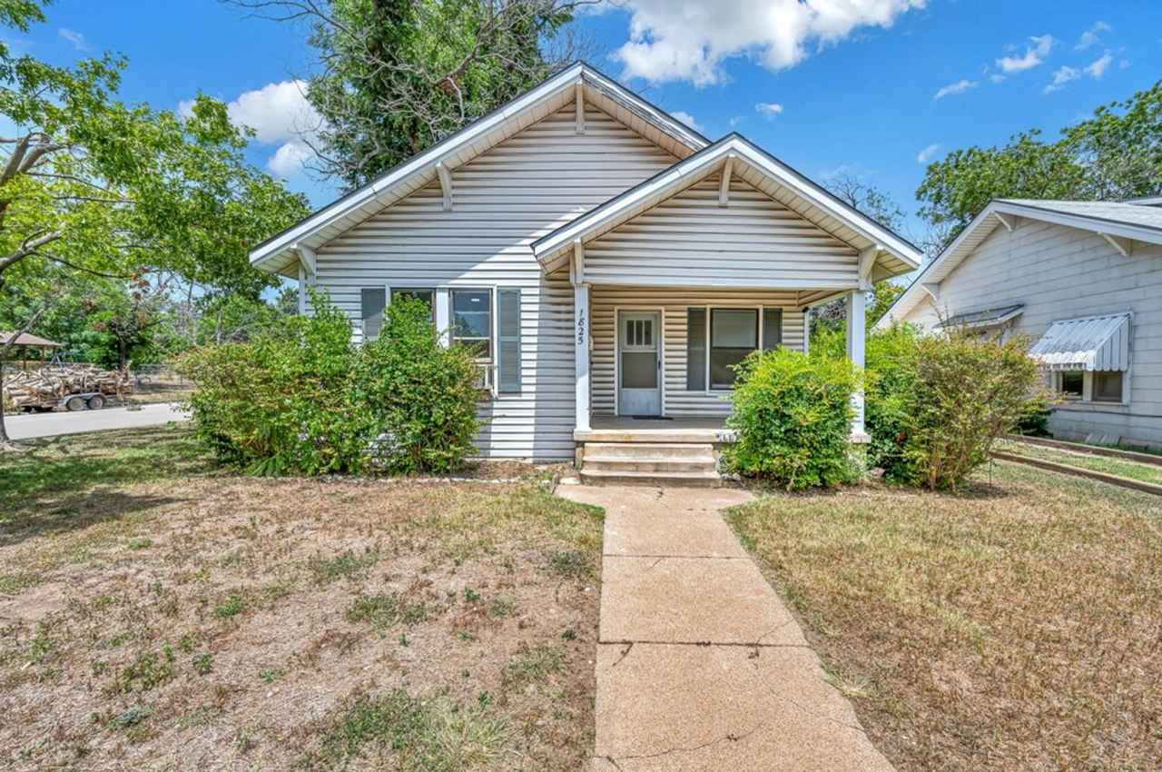 Spacious 3 Bed - 1 Bath House Near Downtown