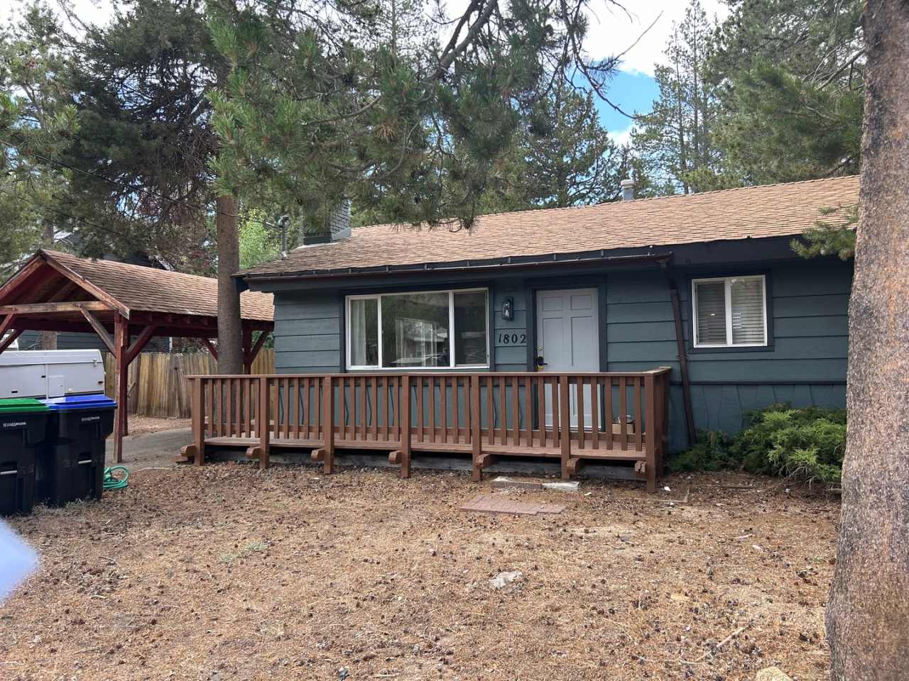 Cozy and clean home in the county near the Meyers Elementary school!